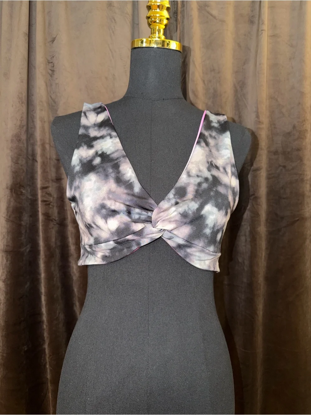 PINK Victoria's Secret Tie-Dye Twist-Front Sports Bra in Pink and Gray